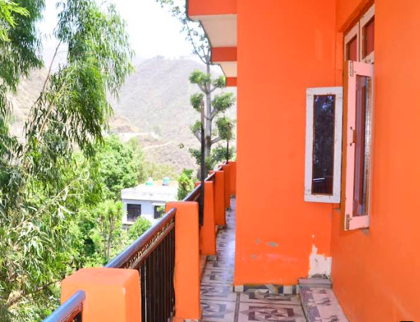 Gayatri Homestay(Dehradun)