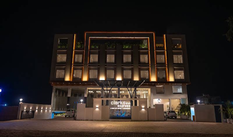 Clark inn express, ayodhya 