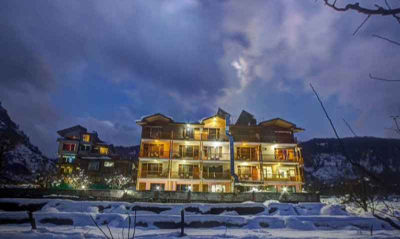 Hotel mountain face (Manali)